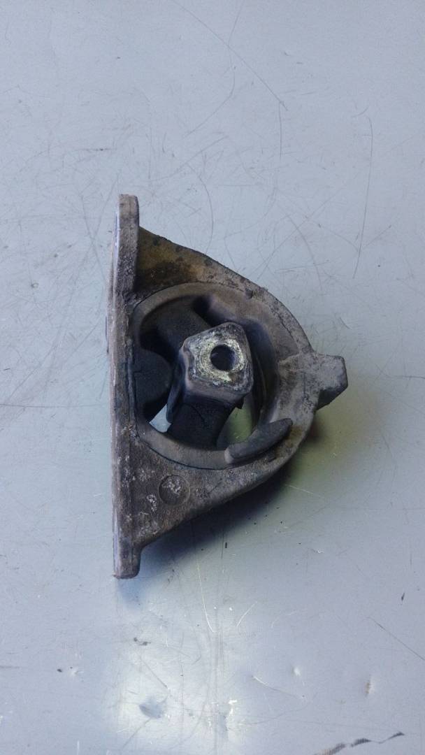 подушка крепления двигателя Dodge Caravan 4 поколение (2000 - 2007), 2.4 л., бензин, 04861412AA - фото №1