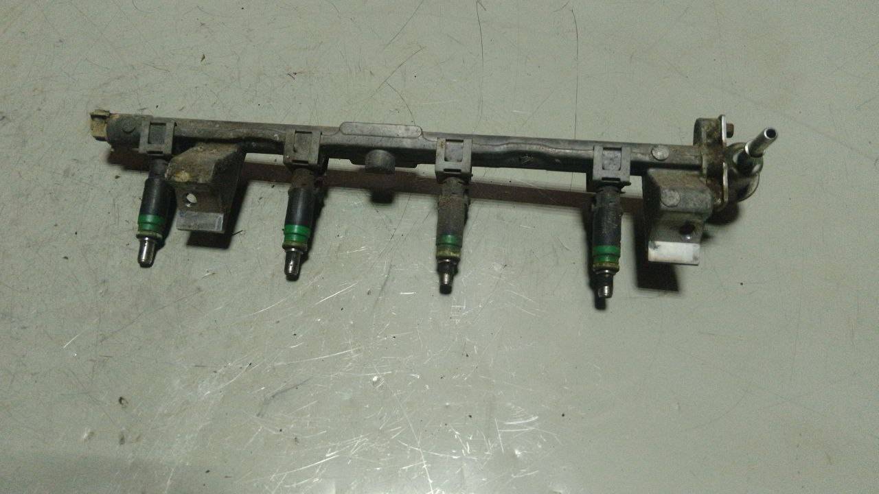 топливная рампа Ford Focus 1 поколение (1998 - 2001), 1.6 л., бензин, 98MFBA9F593, 1010S00095 - фото №1