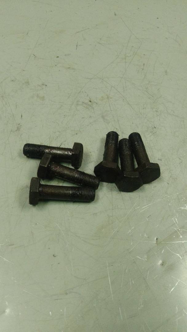 болт двигателя Alfa Romeo 147 1 поколение (2000 - 2004), 1.9 л., дизель, МКПП - фото №1