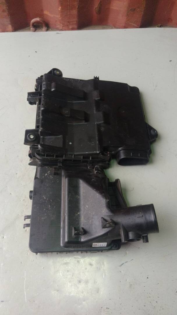 корпус воздушного фильтра Mazda 3 BK 2005, 1.6 л., бензин, 1001408552 - фото №1