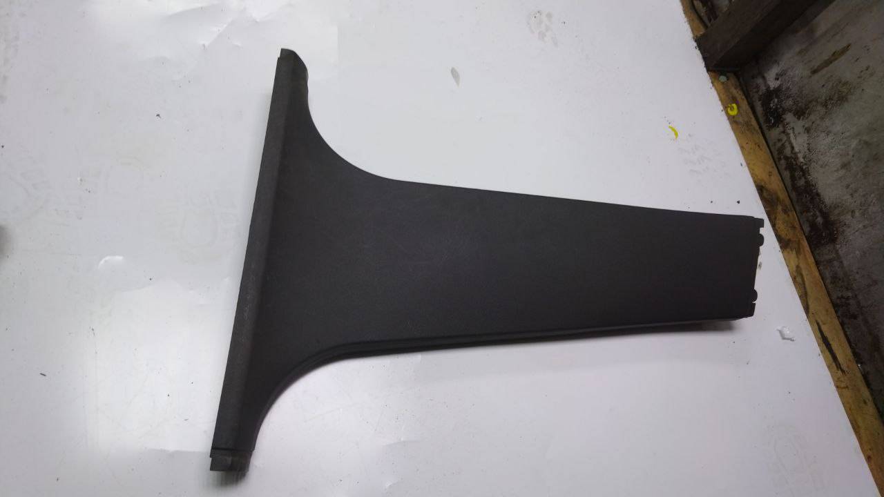 обшивка стойки центральной левой Ford Focus 2 поколение (2004 - 2008), 4M51A243W07A - фото №1