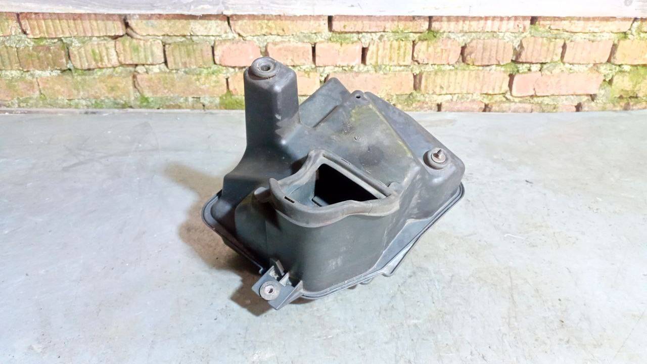 корпус воздушного фильтра Dodge Caravan 4 поколение (2000 - 2007), 3.8 л., бензин, 04861356AB - фото №1