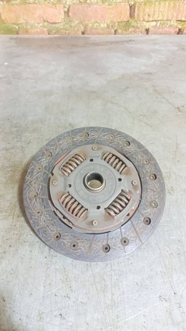 диск сцепления Volkswagen Golf 4 поколение (1997 - 2006), 1.4 л., бензин, 032141032 - фото №1