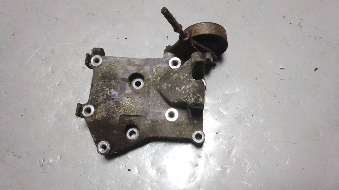 кронштейн генератора Nissan Almera N16 (2000 - 2003), 1.8 л., бензин, АКПП, 11910BM700 - фото №1