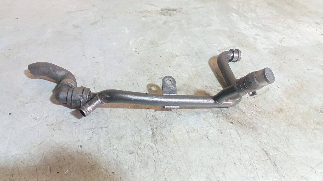 трубка охлаждающей жидкости Volkswagen Passat B5 1997, 1.6 л., МКПП - фото №1