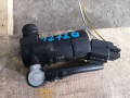 насос (моторчик) омывателя стекла Ford Kuga 1 поколение CBV 2009, 2.0 л., дизель, 1355124 - фото №3