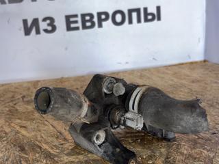 фланец (тройник) системы охлаждения Ford Focus 2 поколение [рестайлинг] CB4 2009, 1.6 л., i, SHDA, бензин, МКПП, хетчбэк 5 дв., 7M5G8K556AC