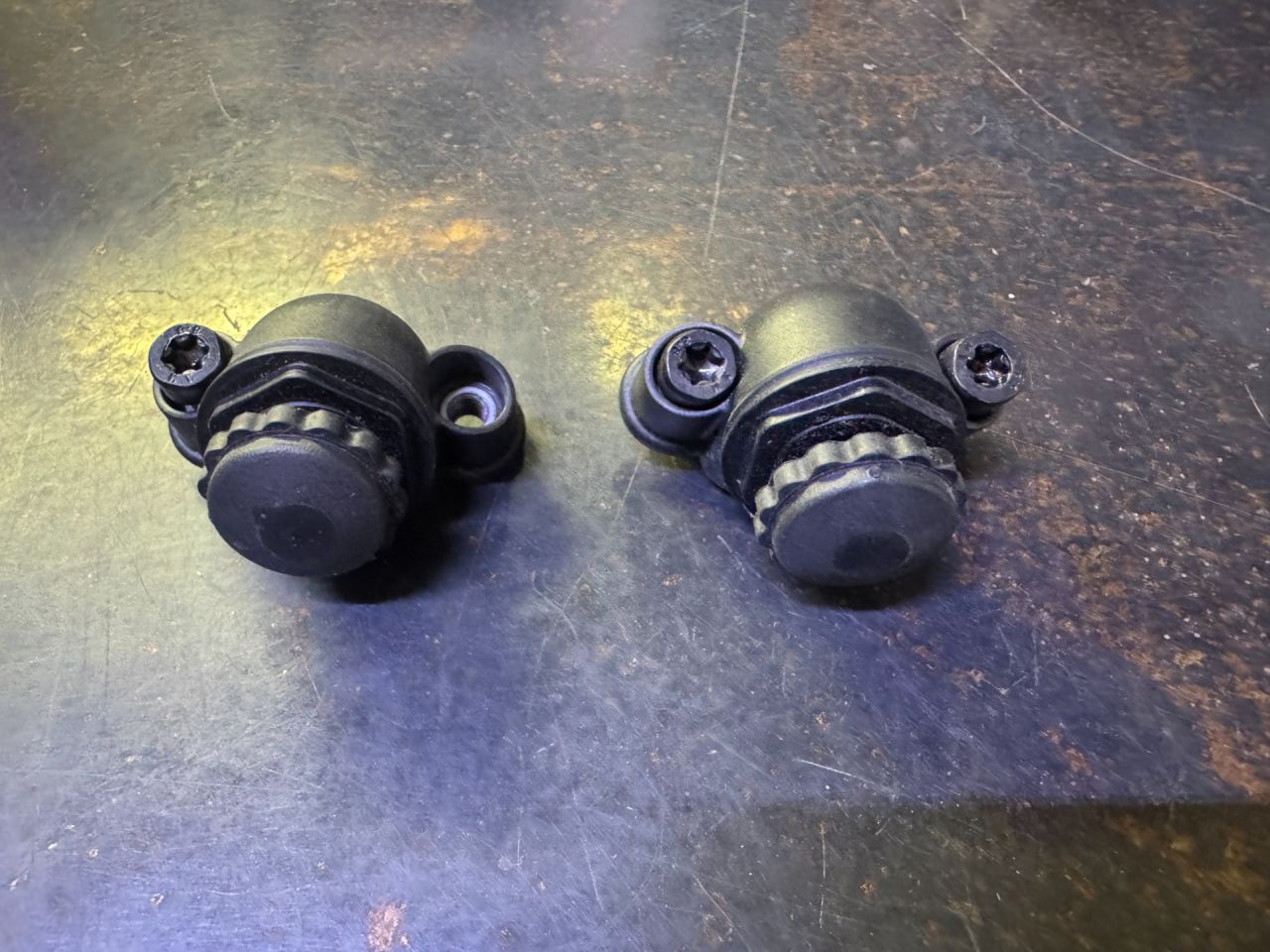 отбойник крышки багажника Mini Cooper 3 поколение (2013 - 2018), 51247340381, 7340381, 51247340380, 7340380 - фото №1