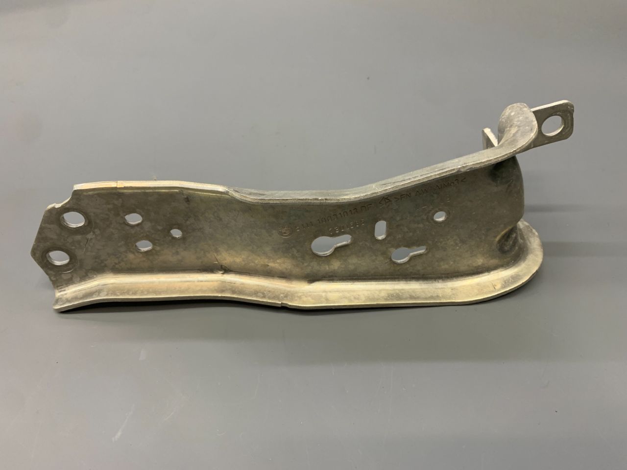 кронштейн передней панели (телевизора) Mini Cooper 3 поколение (2013 - 2018), 51117301585, 7301585 - фото №1