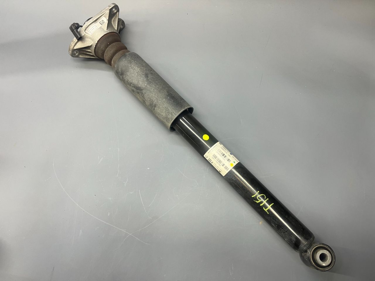 амортизатор задний Mini Countryman 2 поколение F60 2017, 1.5 л., B36 A15 A, бензин, АКПП, c2m, хетчбэк 5 дв., передний привод, 37106884549, 6884549, 37106866078, 6866078 - фото №1