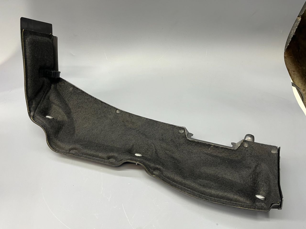 планка под капот Mini Countryman 2 поколение F60 2017, 1.5 л., B36 A15 A, бензин, АКПП, c2m, хетчбэк 5 дв., передний привод, 51717290714, 7290714 - фото №1