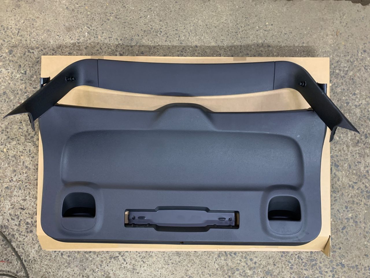 обшивка крышки багажника Mini Countryman 2 поколение (2016 - 2020), 51497437264, 7437264, 51137389449, 7389449, 51497389601, 7389601, 51497389602, 7389602 - фото №1