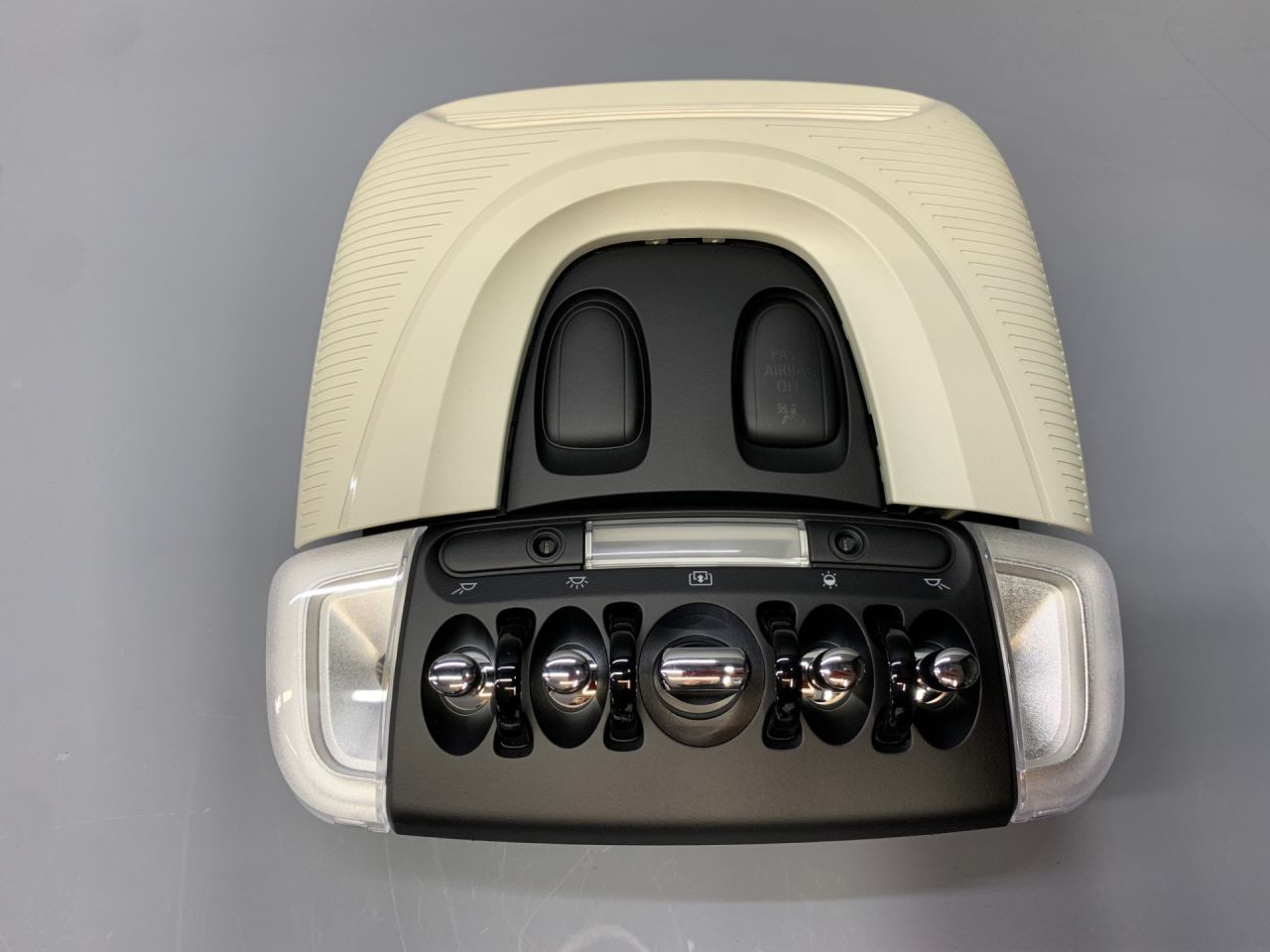 кнопка открывания люка Mini Countryman 2 поколение F60 2017, 1.5 л., B36 A15 A, бензин, АКПП, c2m, хетчбэк 5 дв., передний привод, 61316999316, 6999316, 61316820140, 6820140, 61319391922, 9391922, 61319389931, 9389931, 61319370852, 9370852, 61319365120, 9365120, 61319354350, 9354350, 61319331115, 9331115 - фото №1