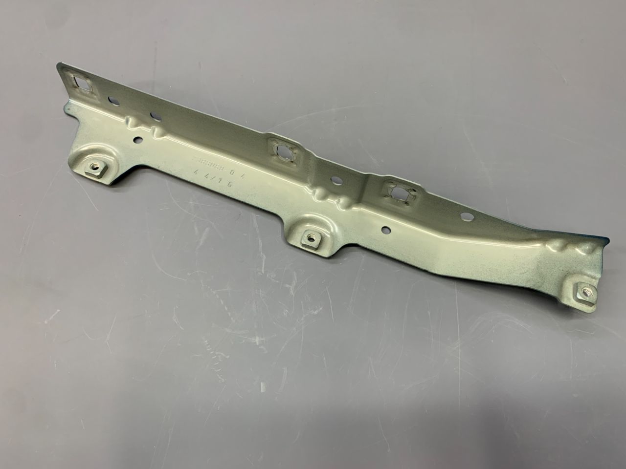 крепление крыла переднего левого Mini Countryman 2 поколение F60 2017, 1.5 л., B36 A15 A, бензин, АКПП, c2m, хетчбэк 5 дв., передний привод, 41007449387, 7449387, 7388089 - фото №1