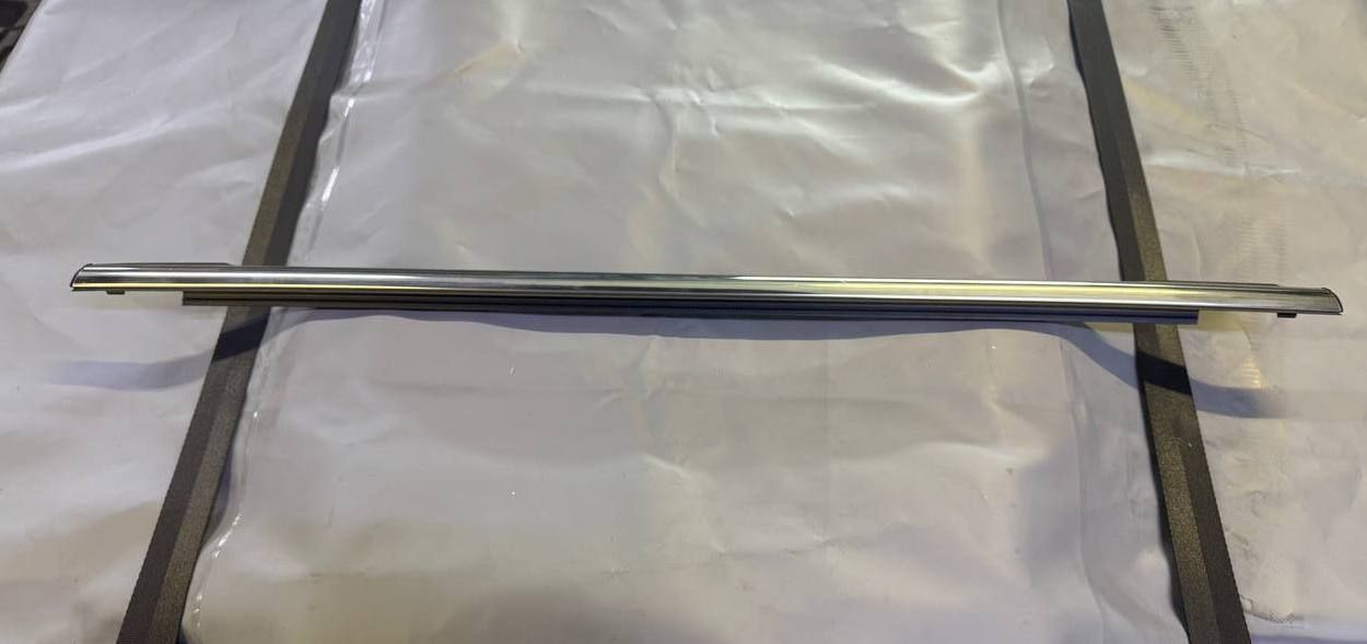 молдинг двери задней левой Mini Countryman 2 поколение (2016 - 2020), 51357390171, 7390171 - фото №1