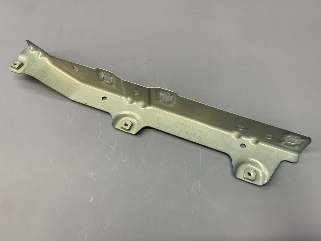 крепление крыла переднего правого Mini Countryman 2 поколение F60 2017, 1.5 л., B36 A15 A, бензин, АКПП, c2m, хетчбэк 5 дв., передний привод, 41007449388, 7449388, 7388090 - фото №1