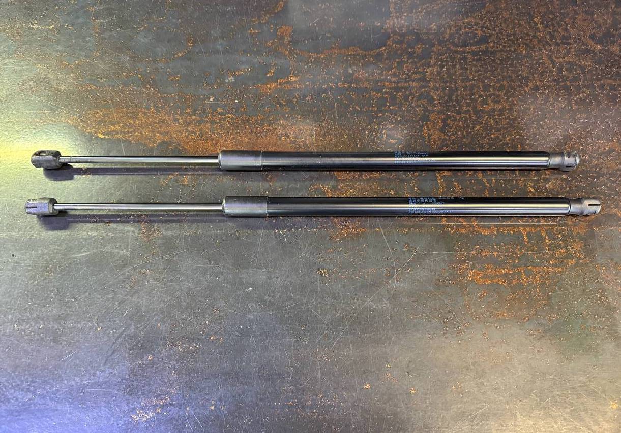 амортизатор крышки багажника (3-5 двери) Mini Countryman 2 поколение (2016 - 2020), 51247389398, 7389398 - фото №1