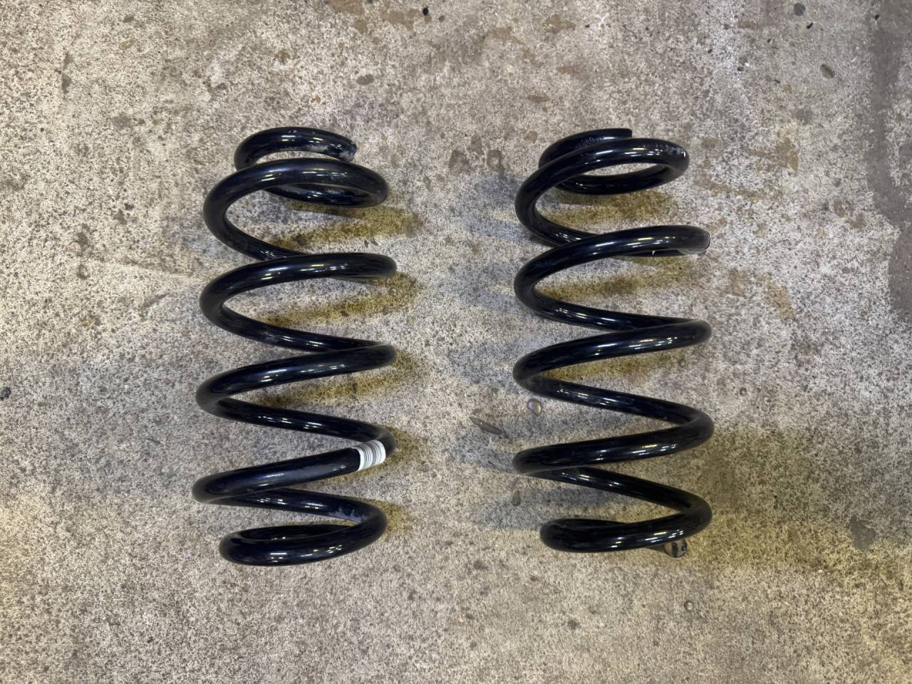 пружина задняя Mini Countryman 2 поколение (2016 - 2020), 33536866775, 6866775 - фото №1