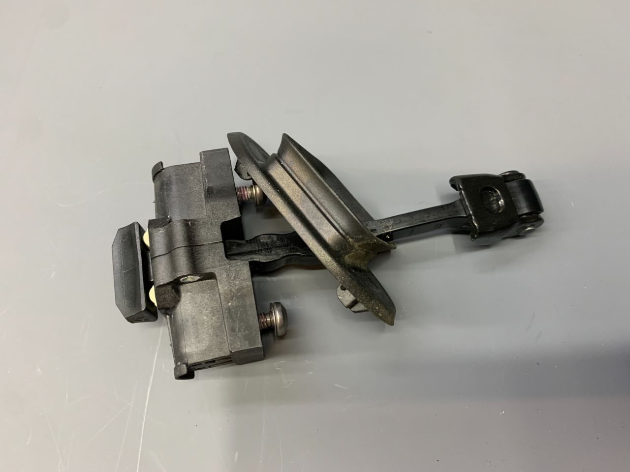 ограничитель открывания двери Mini Countryman 2 поколение (2016 - 2020), 51217472703, 7472703, 51217483953, 7483953 - фото №1