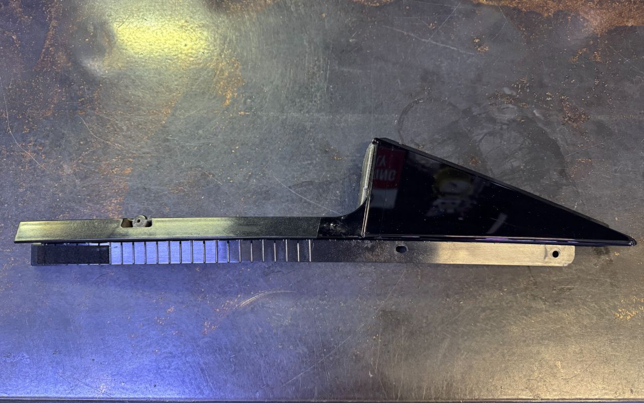 молдинг двери задней правой Mini Countryman 2 поколение (2016 - 2020), 51357390660, 7390660 - фото №1