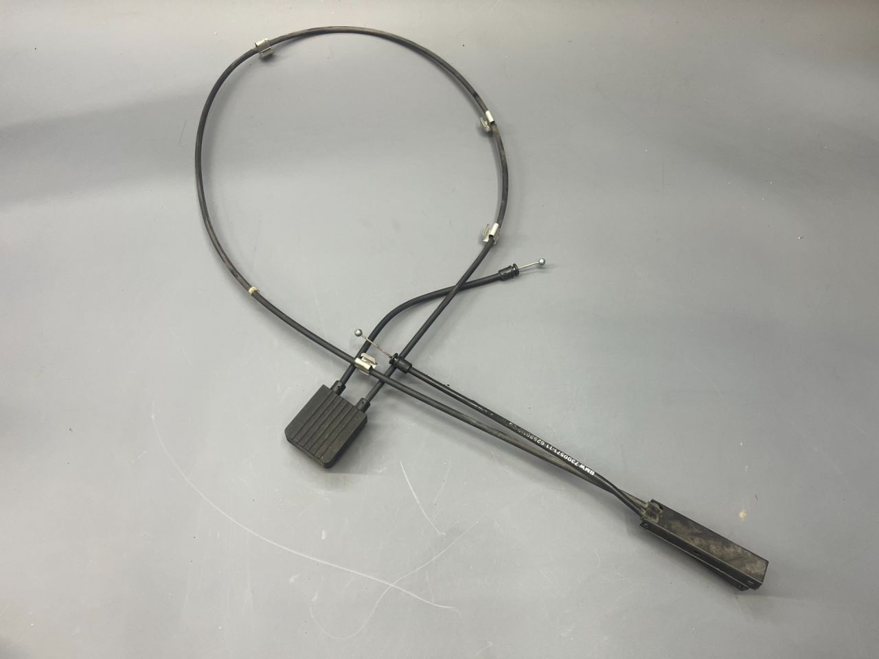 трос капота Mini Countryman 2 поколение F60 2017, 1.5 л., B36 A15 A, бензин, АКПП, c2m, хетчбэк 5 дв., передний привод, 51237495843, 7495843 - фото №1