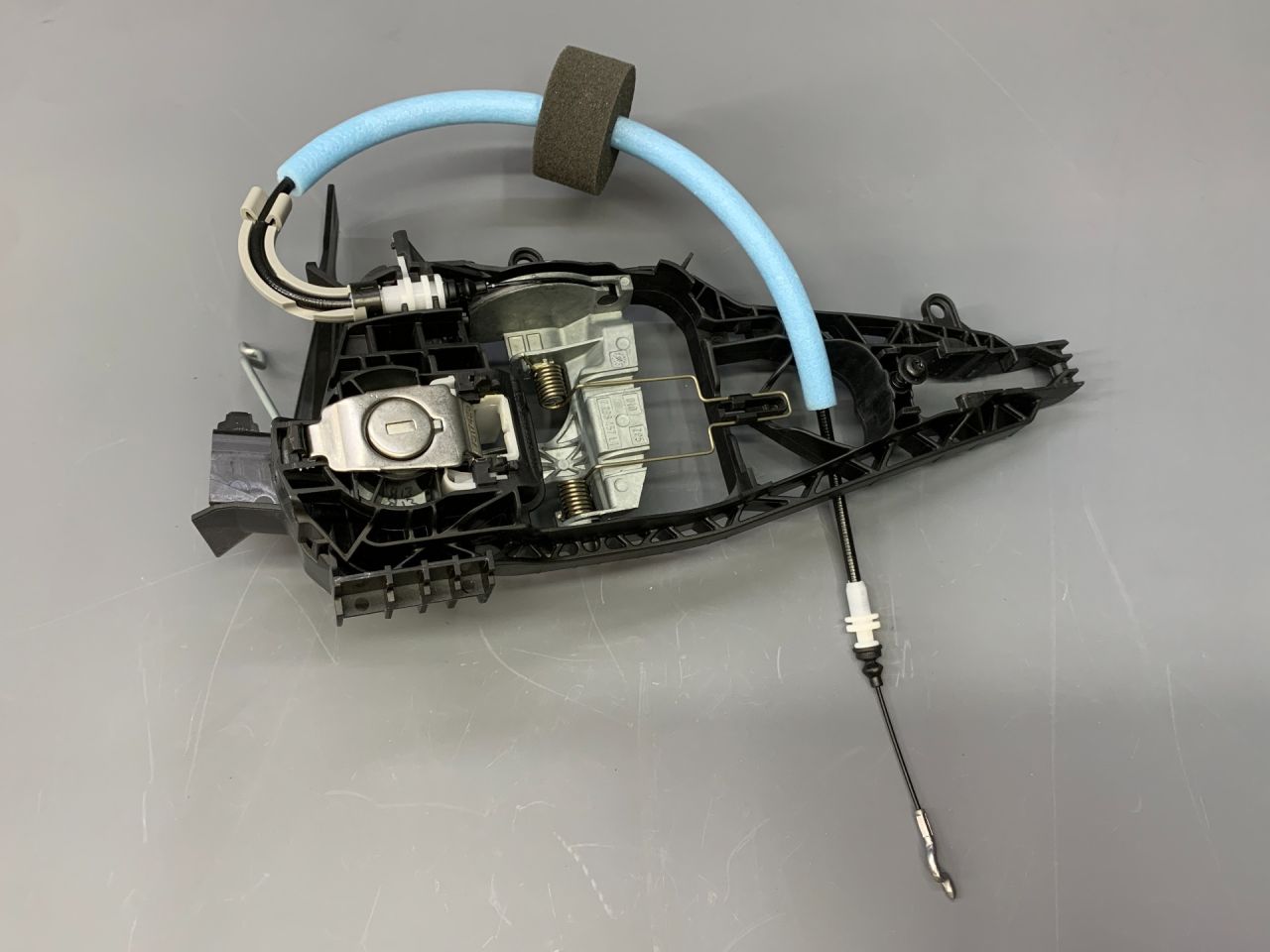 скелет ручки двери передней левой Mini Countryman 2 поколение (2016 - 2020), 51217296457, 7296457, 51217395355, 51217317425, 51217384765 - фото №1