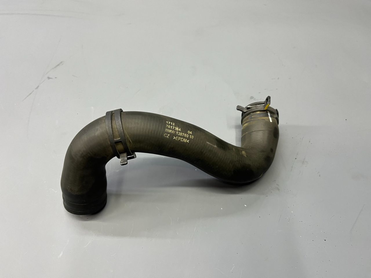 патрубок (трубопровод, шланг) Mini Countryman 2 поколение F60 2017, 1.5 л., B36 A15 A, бензин, АКПП, c2m, хетчбэк 5 дв., передний привод, 17127617364, 7617364 - фото №1