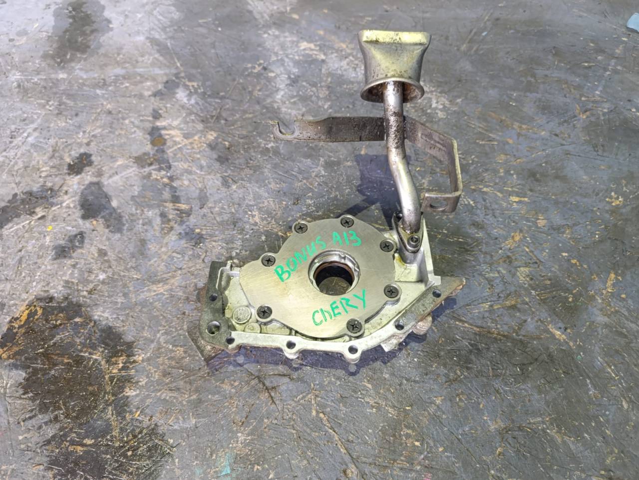 насос масляный Chery Bonus (A13) 1 поколение (2011 - 2014), 1.5 л., SQR447F, бензин, МКПП, 477F1011030 - фото №1