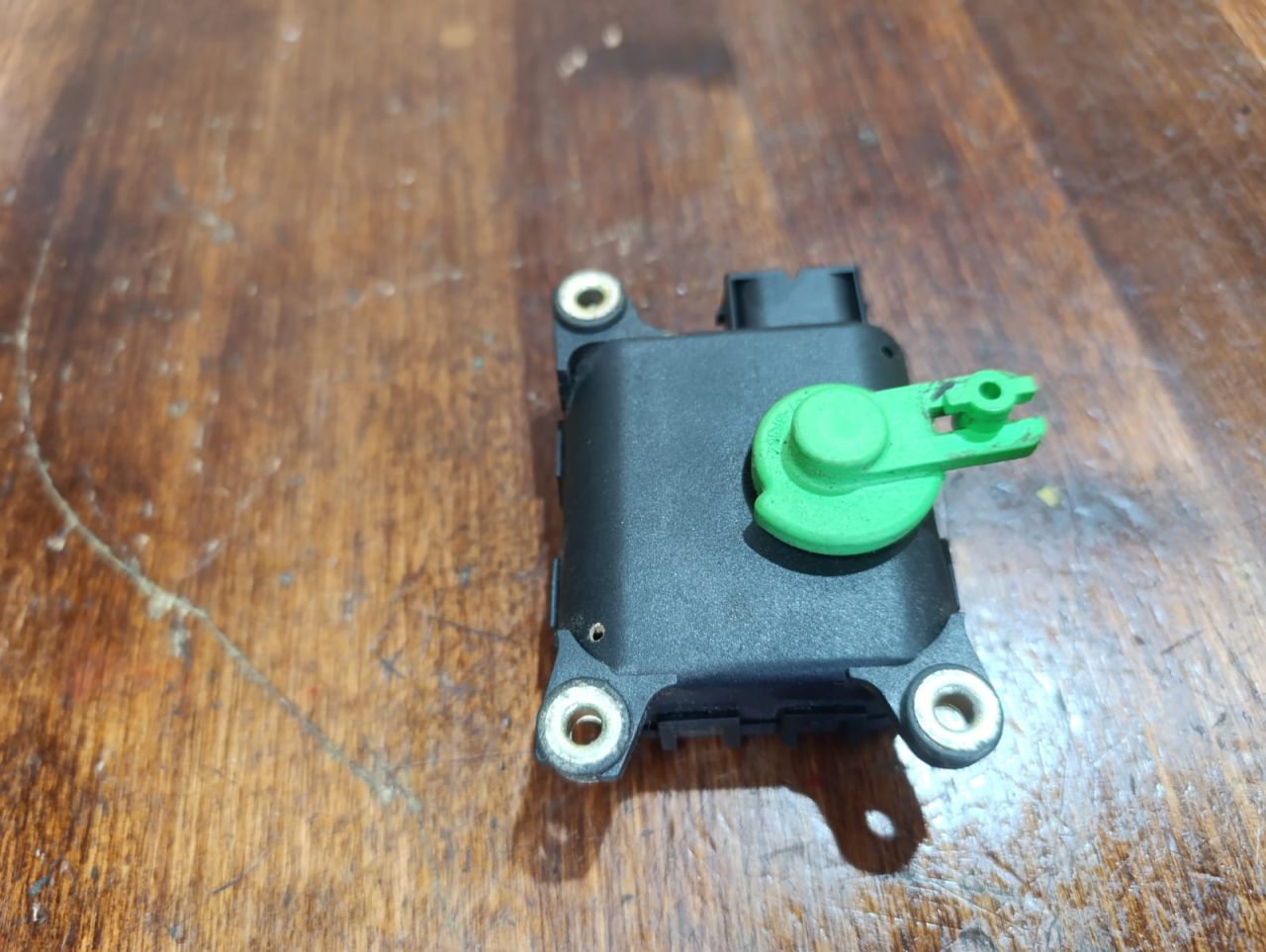 моторчик заслонки печки Volkswagen Bora 1 поколение 1J2 2002, 2.0 л., APK, бензин, МКПП, седан, 0132801209 - фото №1