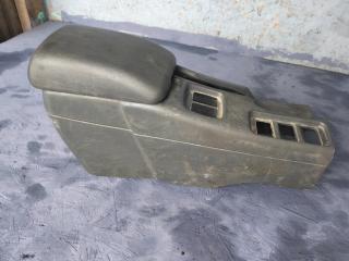 подлокотник Mitsubishi Carisma 1 поколение 1997, 1.6 л., бензин, 5МКПП, хетчбэк 5 дв., MR115566