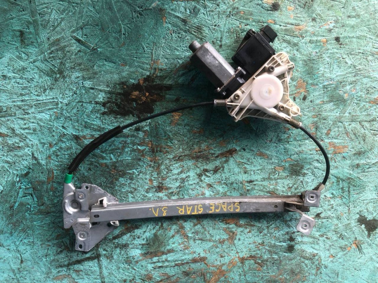 стеклоподъемник электрический задний левый Mitsubishi Space Star 1 поколение DG1A 2000, 1.3 л., 4G13 (8V), бензин, МКПП, универсал, 119362104 - фото №1