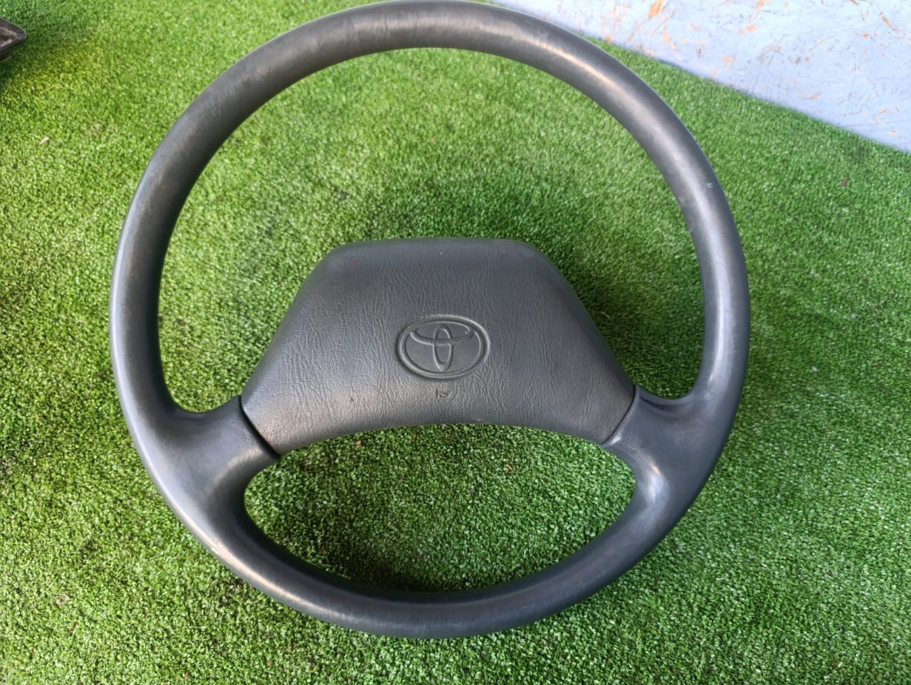 руль Toyota Corsa 4 поколение EL41 (1990 - 1994), 1.3 л., 4E-FE, бензин, АКПП, хетчбэк 3 дв. - фото №1