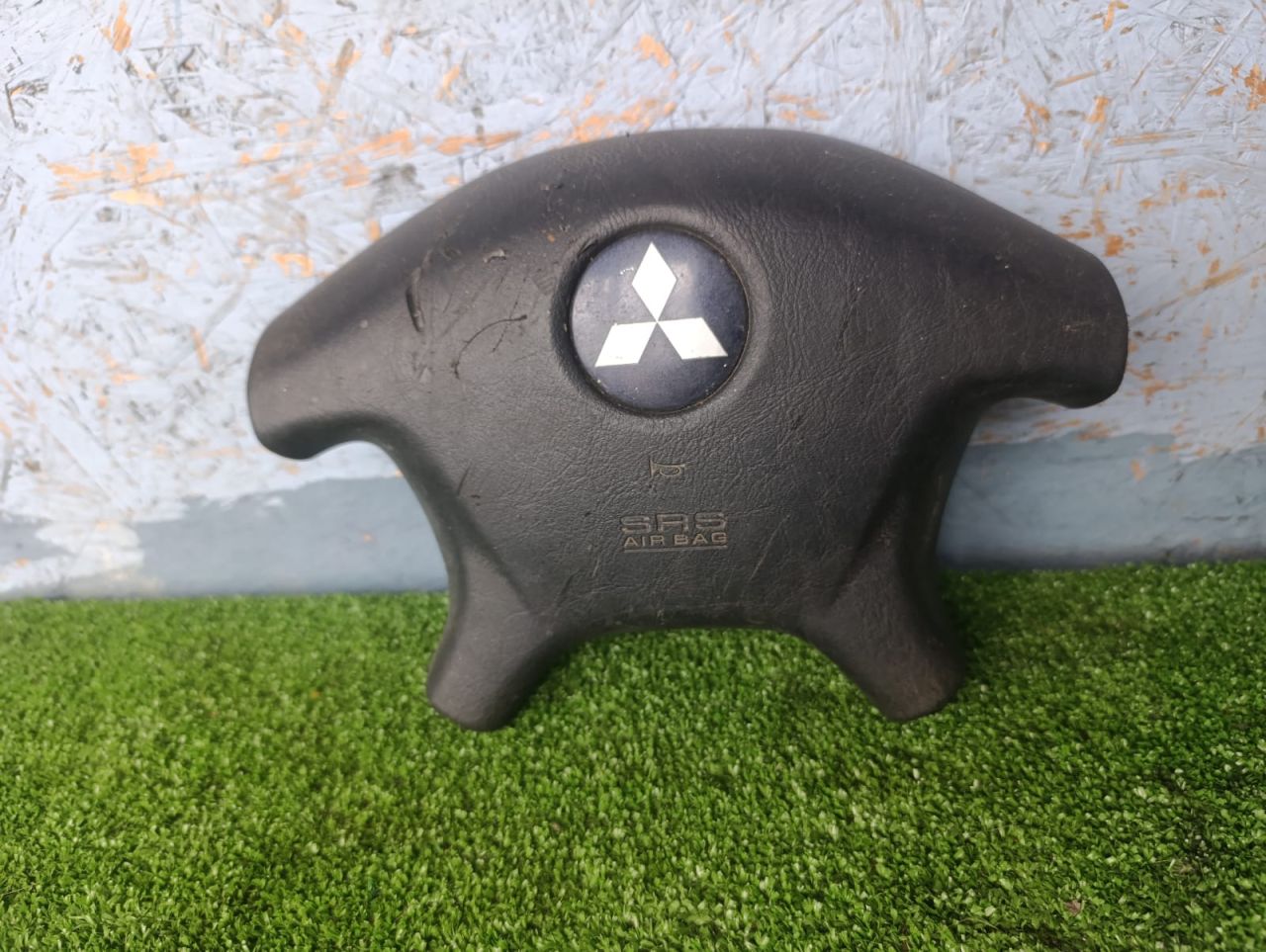 подушка безопасности водителя Mitsubishi Outlander 1 поколение (2001 - 2008), 2.4 л., 4G69, бензин, АКПП - фото №1