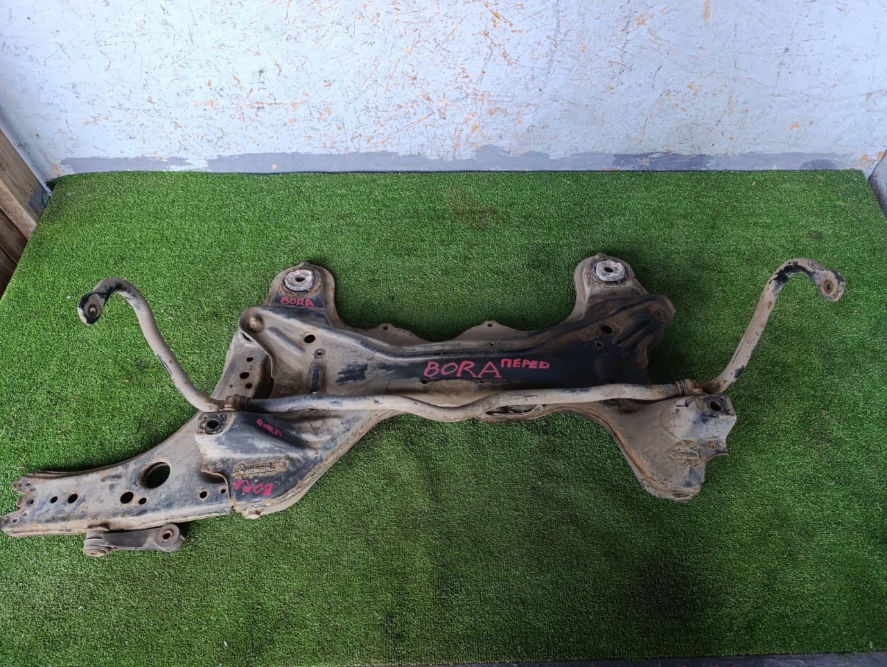 балка подвески передняя (подрамник) Volkswagen Bora 1 поколение 1J2 2002, 2.0 л., APK, бензин, МКПП, седан - фото №1