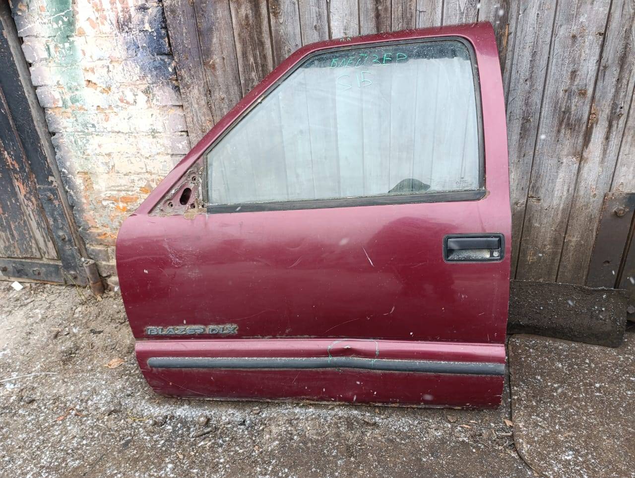 дверь передняя левая Chevrolet Blazer 2 поколение S15 1998, 4.3 л., L35, бензин, АКПП, внедорожник 5 дв. - фото №1