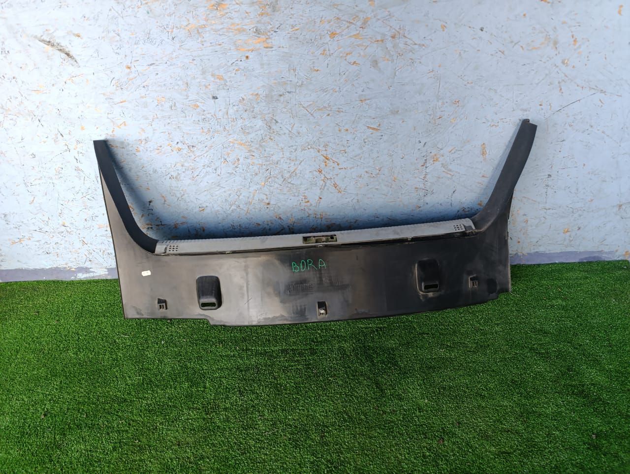 обшивка крышки багажника Volkswagen Bora 1 поколение 1J2 2002, 2.0 л., APK, бензин, МКПП, седан, 1J5863459 - фото №1