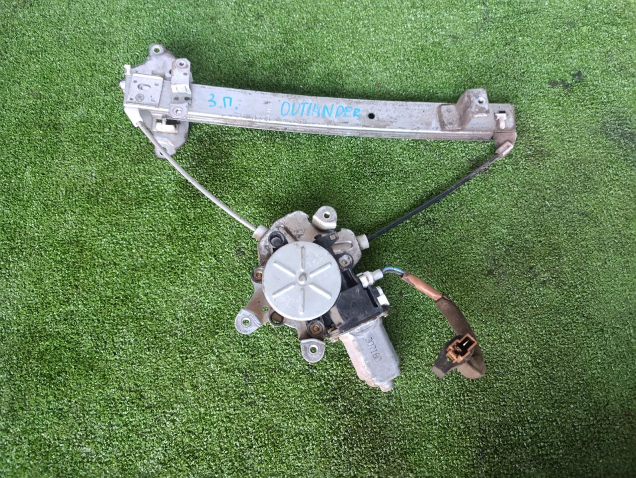 стеклоподъемник электрический задний правый Mitsubishi Outlander 1 поколение (2001 - 2008), 2.4 л., 4G69, бензин, АКПП - фото №1