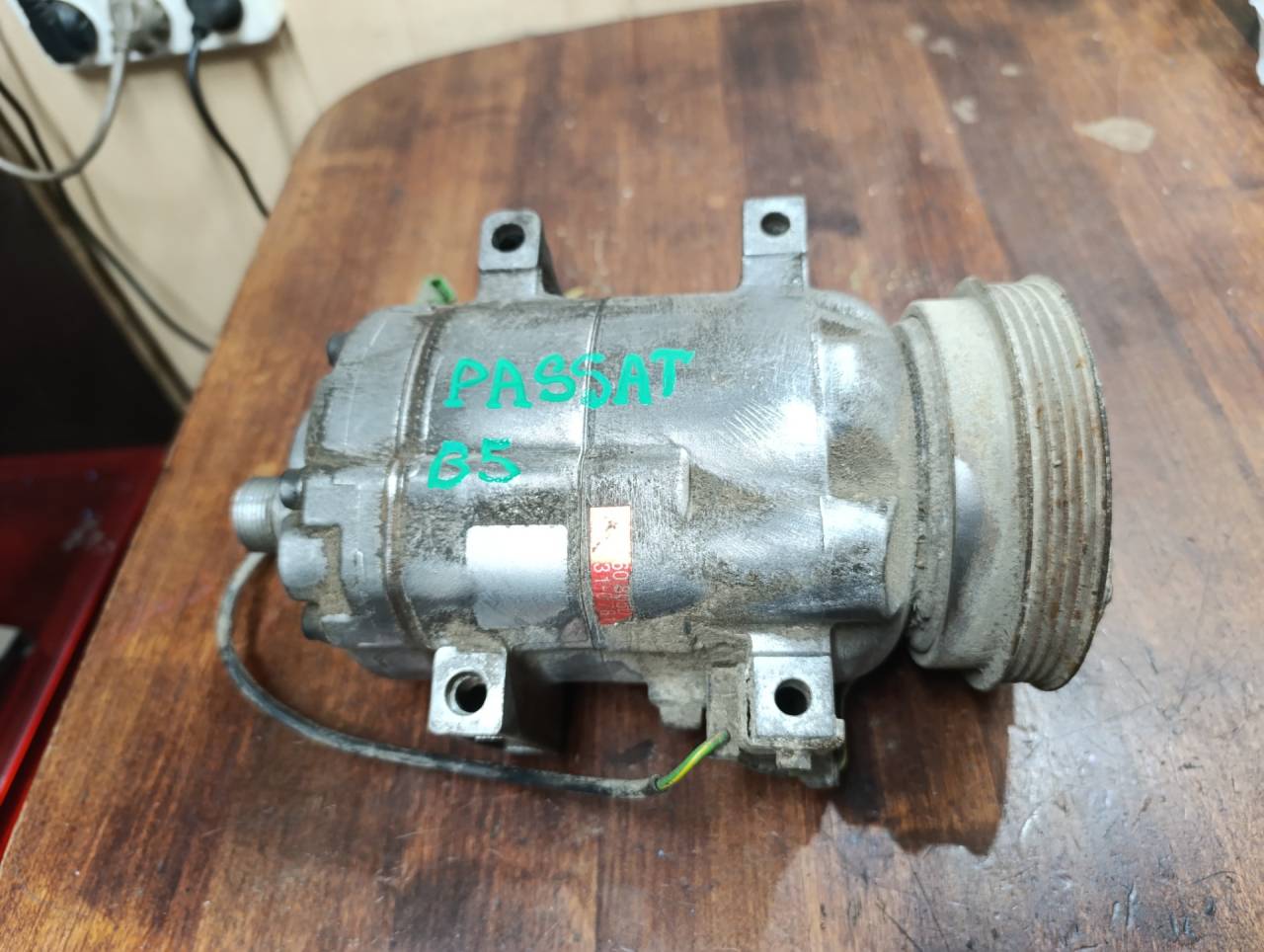 компрессор кондиционера Volkswagen Passat B5 1997, 1.8 л., ADR, бензин, МКПП, седан, 8D0260805D - фото №1