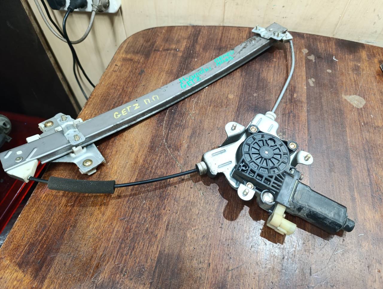 стеклоподъемник электрический передний правый Hyundai Getz 1 поколение TB 2005, 1.3 л., G4EA, бензин, МКПП, хетчбэк 5 дв. - фото №1