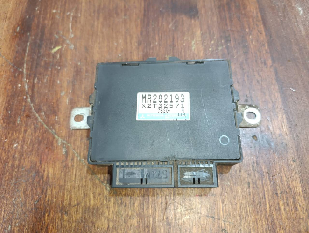 Блок управления ABS/ESP Mitsubishi Lancer 7 поколение CK1A 1997, 1.3 л., бензин, МКПП, седан, MR282193 - фото №1
