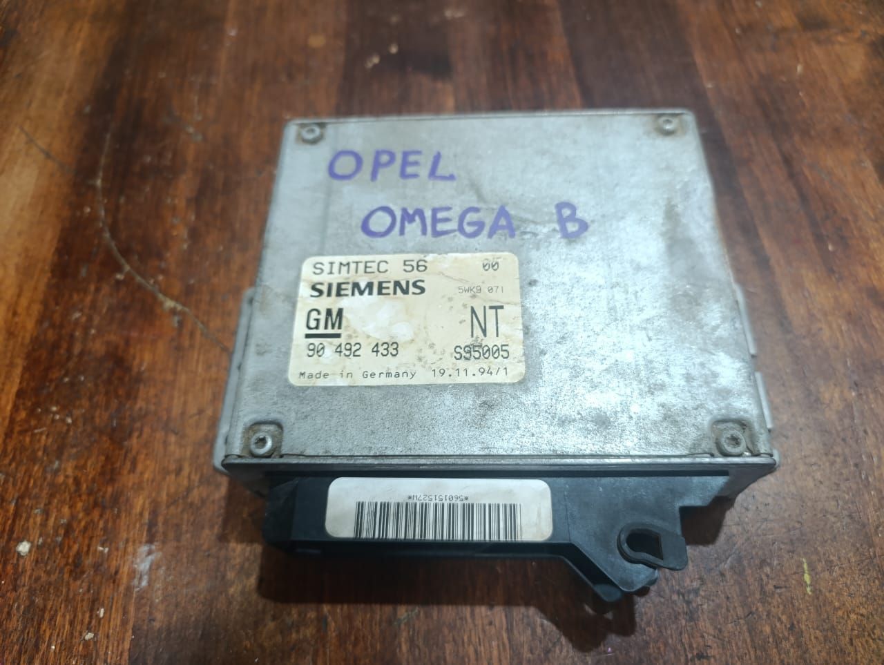 блок управления двигателем Opel Omega B (1994 - 1999), 2.0 л., X 20 XEV, бензин, АКПП, универсал, 90492433 - фото №1