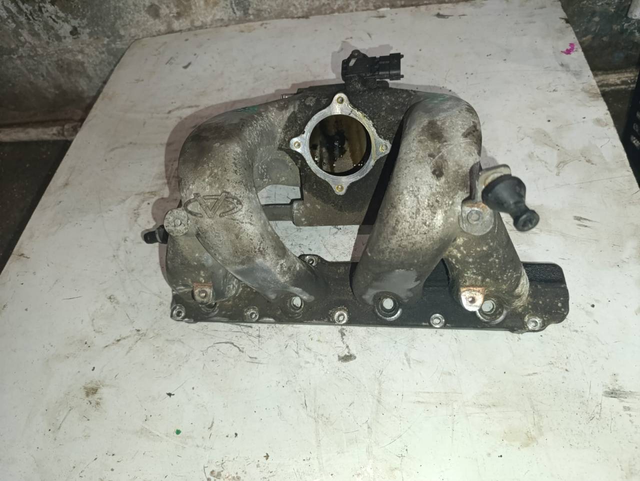 коллектор впускной Chery M11 (A3) 1 поколение 2010, 1.6 л., SQR481F, бензин, МКПП, F01R00E008, 481FD1008010 - фото №1