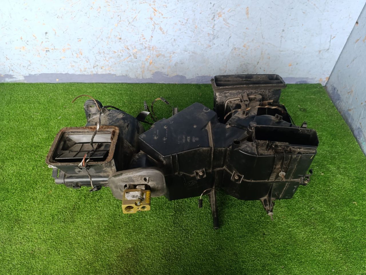 корпус отопителя (печки) Volkswagen Bora 1 поколение 1J2 2002, 2.0 л., APK, бензин, МКПП, седан, H35657046C - фото №1