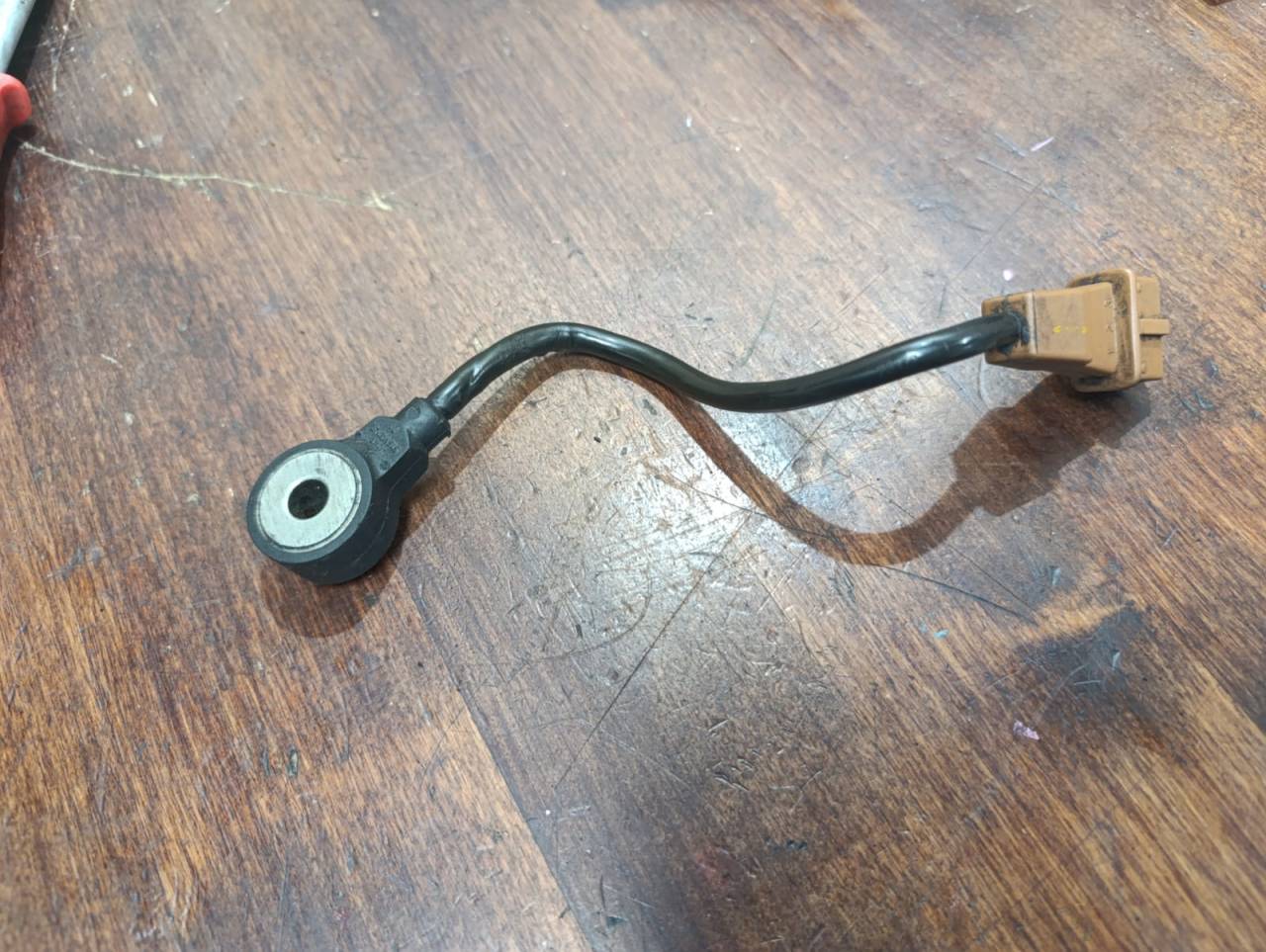 датчик детонации Volkswagen Bora 1 поколение 1J2 2002, 2.0 л., APK, бензин, МКПП, седан, 06A905377 - фото №1