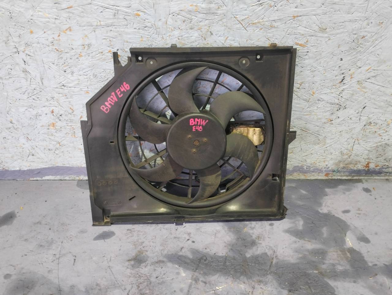 вентилятор радиатора BMW 3 серия E46 (1997 - 2003), 1.9 л., M43 B19 (194E1), бензин, МКПП, седан, 3135103343, 17427510617 - фото №1