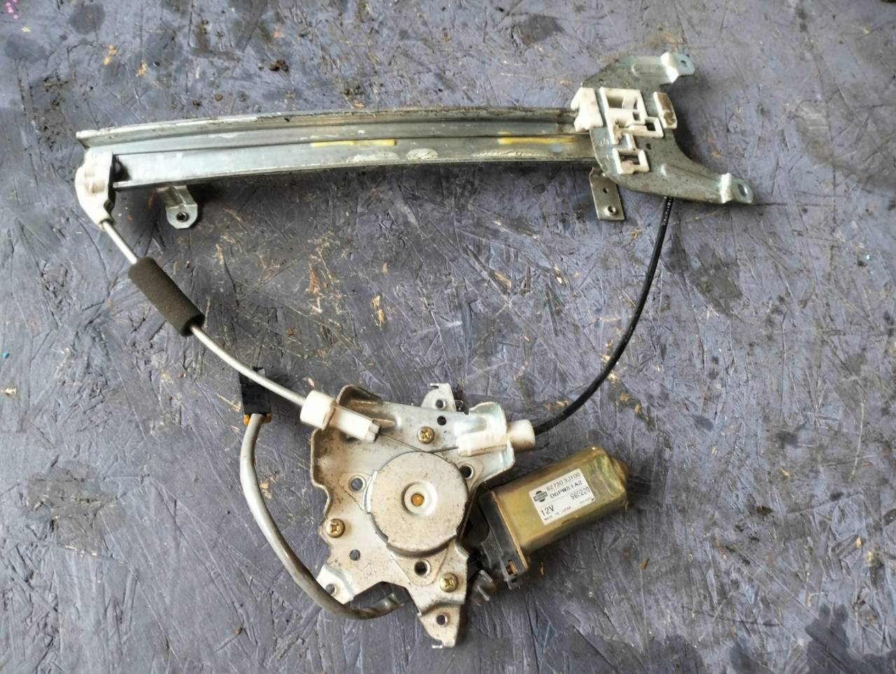 стеклоподъемник электрический задний правый Nissan Bluebird U14 ENU14 (1996 - 2001), 1.8 л., SR18DE, бензин, АКПП, седан, правый руль, 827303J100 - фото №1