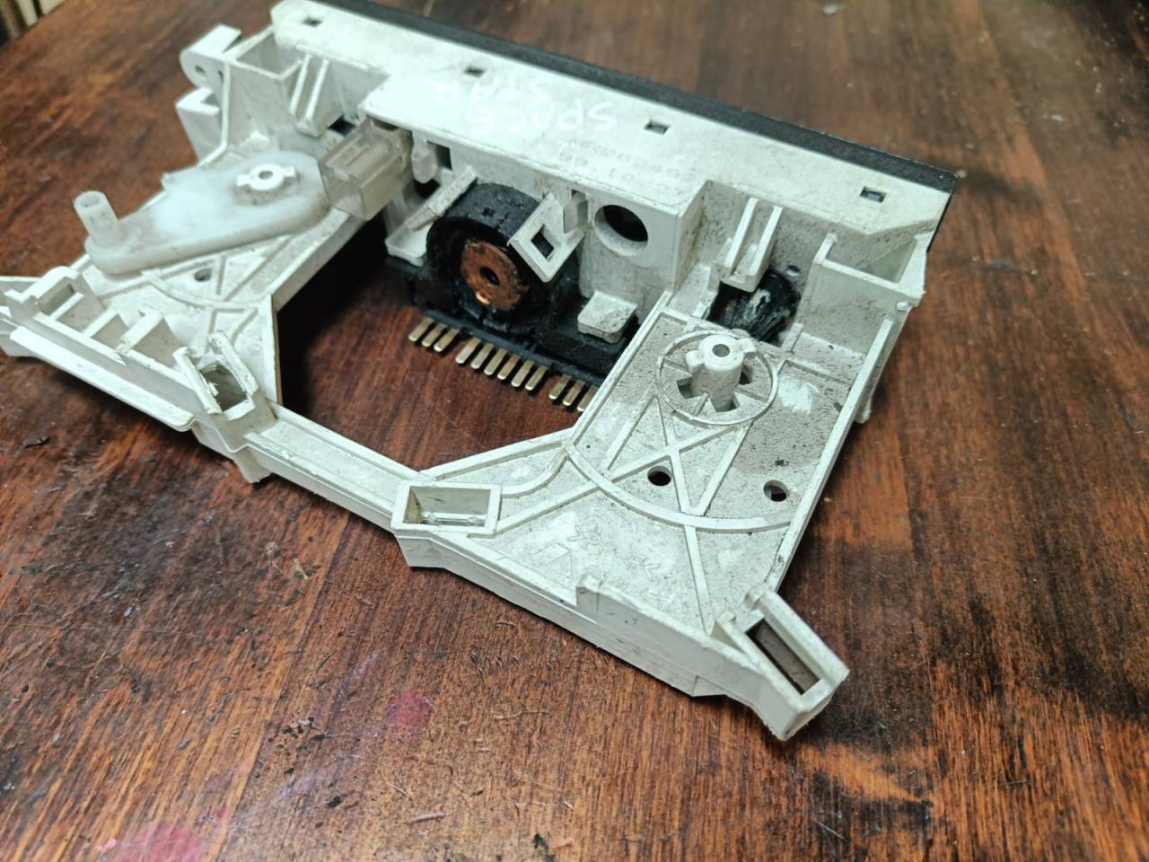 блок управления печки / климат-контроля Mitsubishi Space Star 1 поколение DG1A 2000, 1.3 л., 4G13 (8V), бензин, МКПП, универсал, MR262492 - фото №1