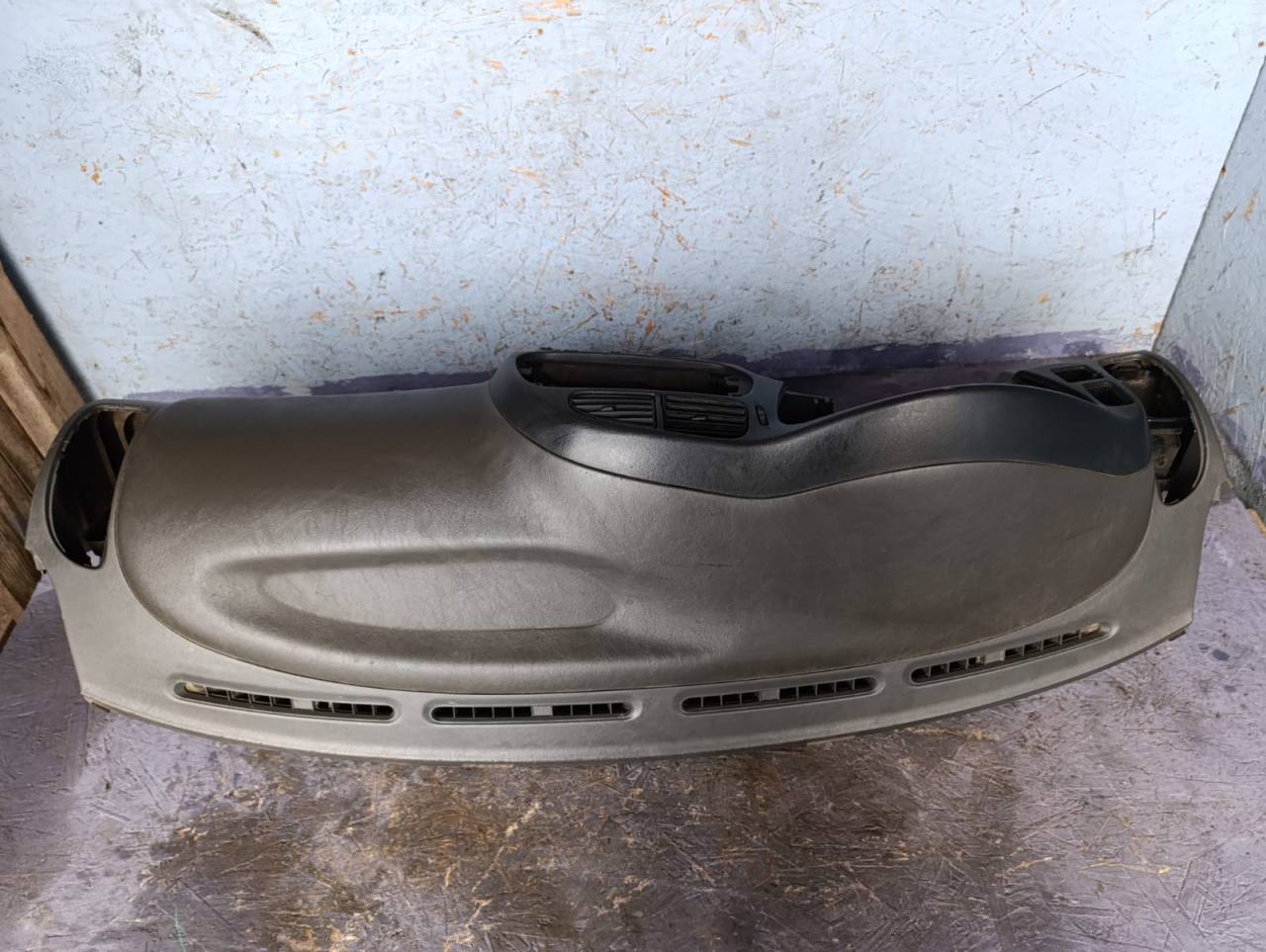панель передняя салона (торпедо) Mitsubishi Lancer 7 поколение CK1A 1997, 1.3 л., бензин, МКПП, седан - фото №1