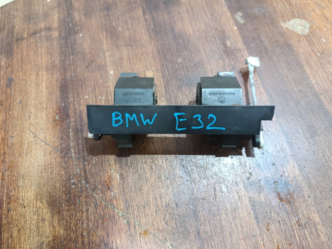 моторчик заслонки печки BMW 7 серия E32 (1986 - 1994), 3.0 л., бензин, АКПП, 0132800006, 0132800005 - фото №1