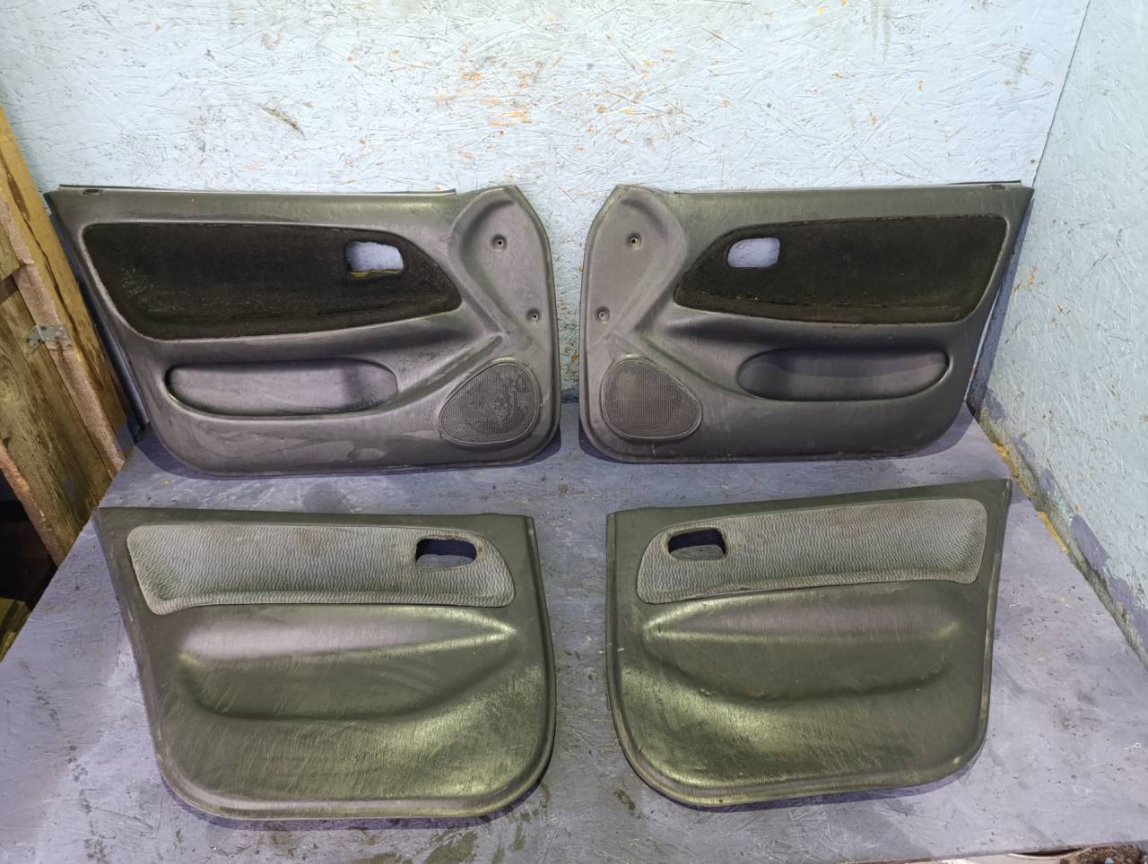 Обшивка двери (комплект) Toyota Sprinter E100 AE100 1992, 1.5 л., 5A-FE, бензин, АКПП, седан, правый руль - фото №1